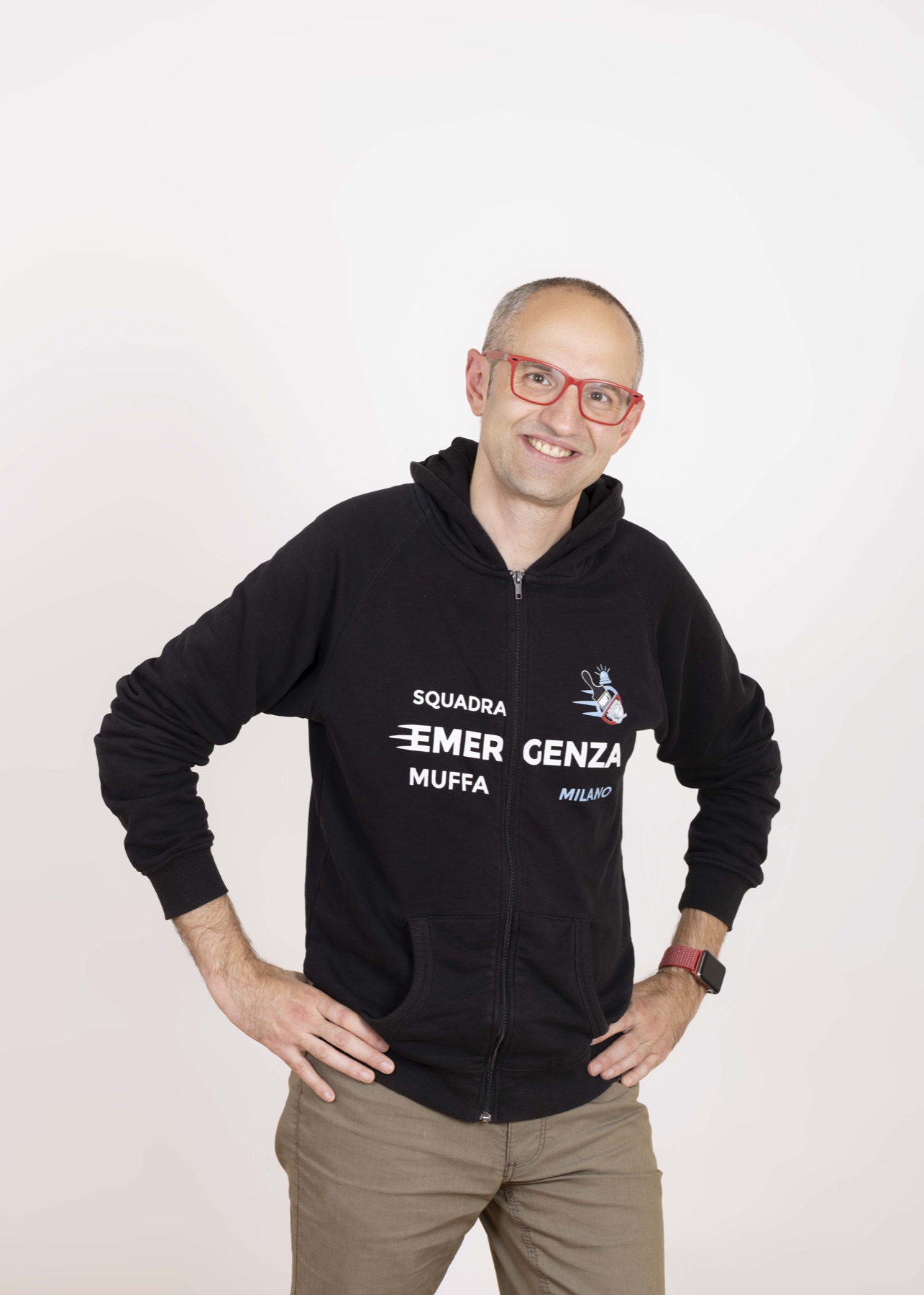 Giuseppe Tringali con la felpa della Squadra Emergenza Muffa