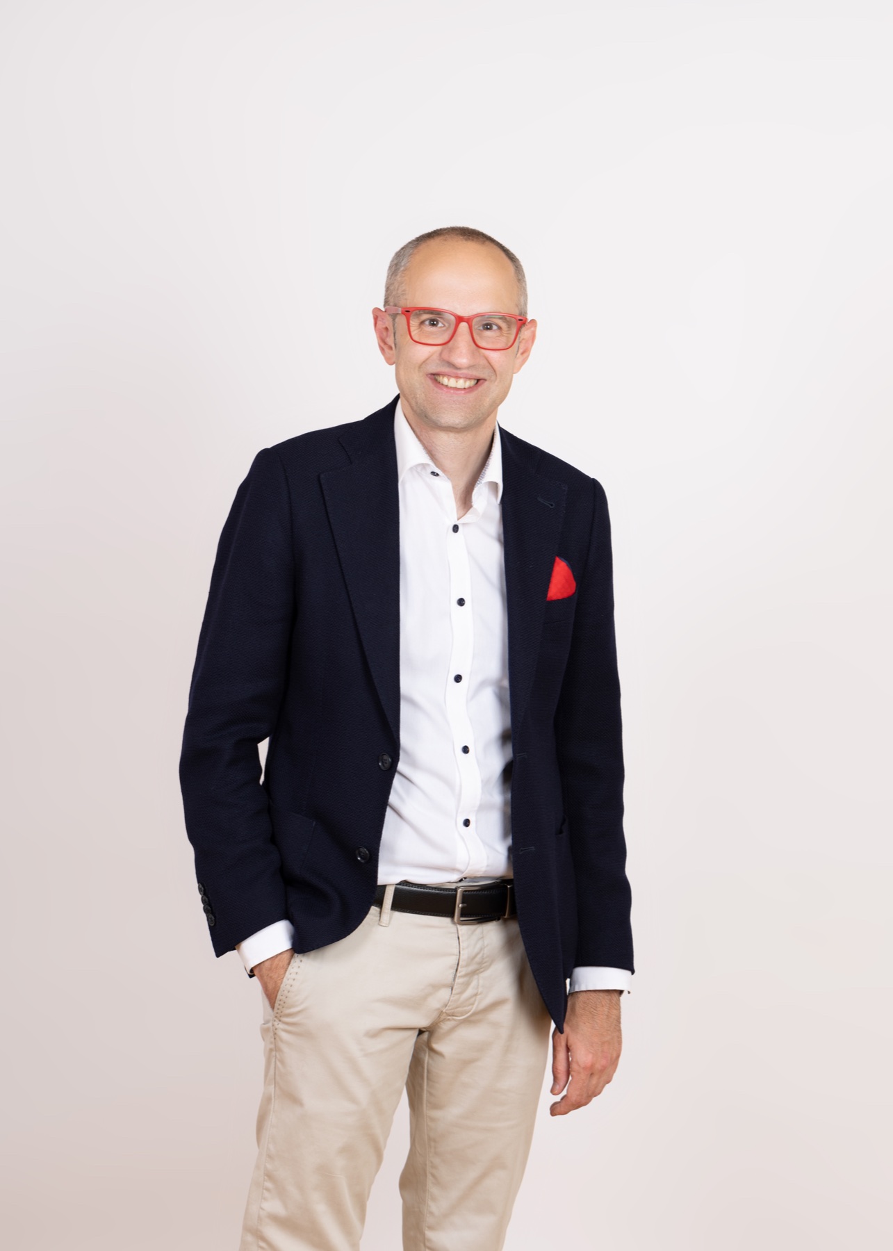 Giuseppe Tringali in giacca, speaker e networker